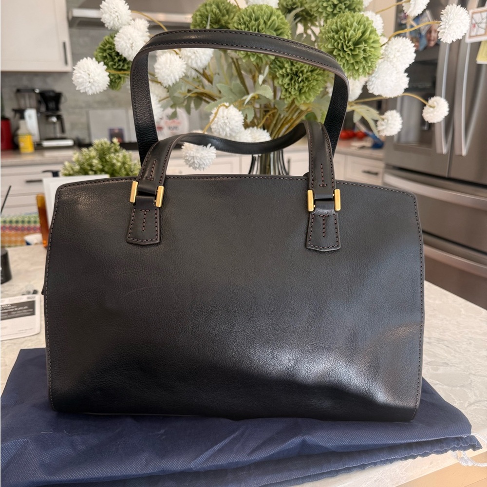 Dooney & Bourke Florentine leather shoulder bag. - Picture 4 of 10